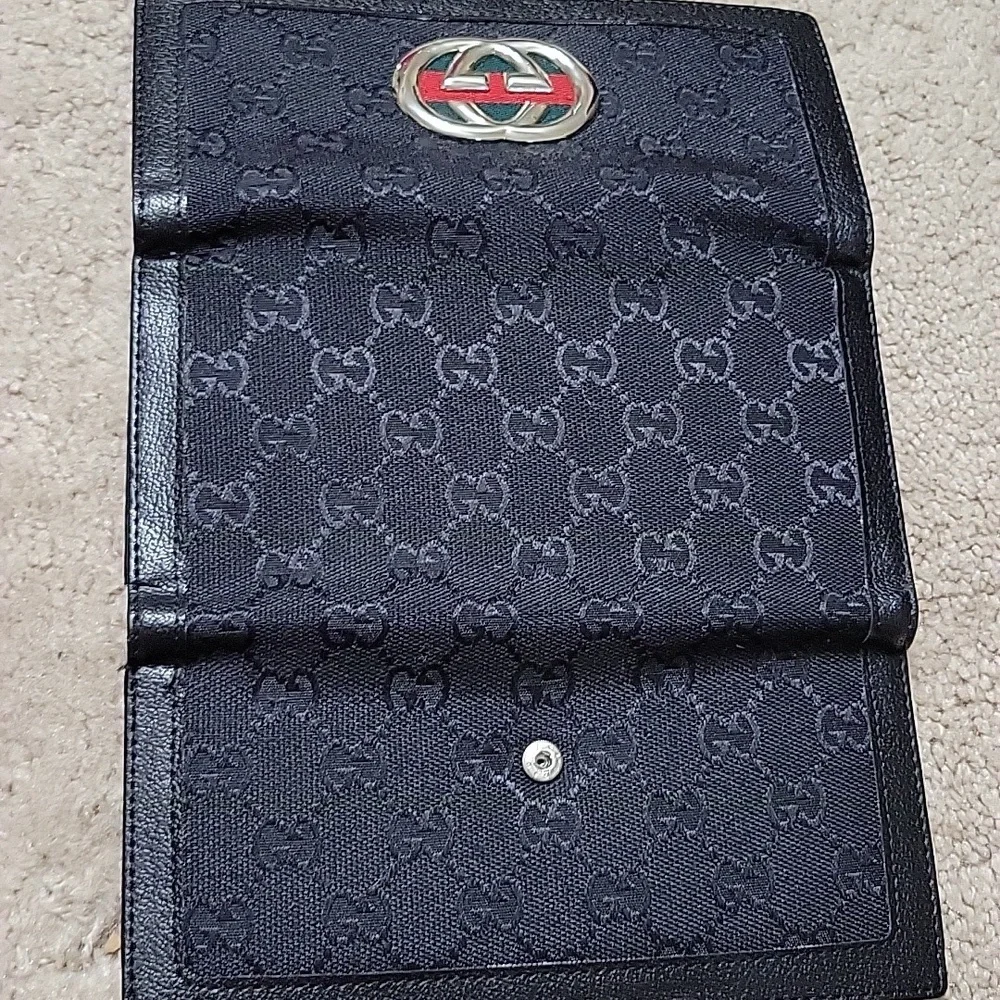 Gucci Black Wallet with Red Stripe and Silver Emblem - Picture 3 of 7
